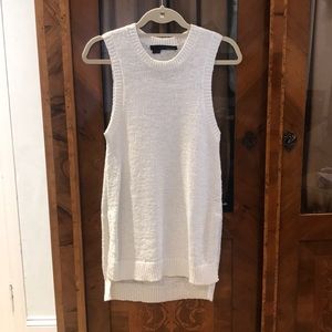 360 /sweater tunic in white. Excellent condition.